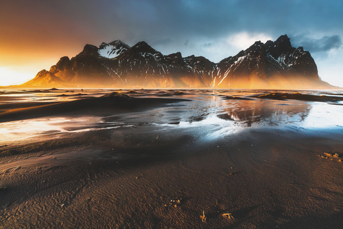 Magiczny zachód słońca na Islandii