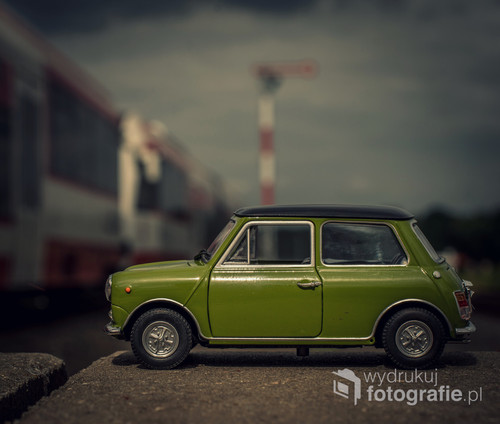 fotografia przedstawia model Mini w skali 1:24, została ona wykonana na jednej ze stacji niedaleko Poznania. 