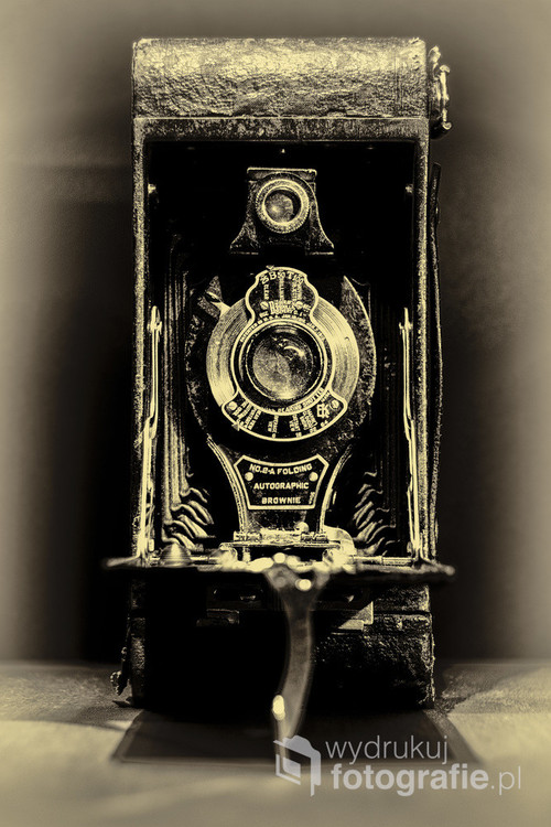 Najstarszy z mojej kolekcji, ponad stuletni aparat Kodaka z początku XXw. Jeden z pierwszych aparatów dla wszystkich.