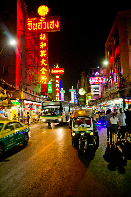 China Town, czyli chińska dzielnica. Jest tu tłoczno, chaotycznie i kolorowo. Raj dla smakoszy.