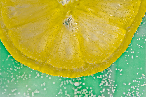 Cytryna, jeden z najlepszych dodatków do drinków.