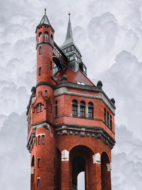Wieża ciśnień we Wrocławiu w majestatycznym anturażu