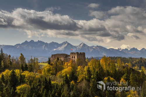 Jesienie Zamek w Czorsztynie na tle Tatr