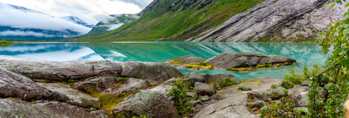Nigardsbreen, to lodowiec w południowo-zachodniej części Norwegii. Lodowiec Nigard  leży w dolinie Jostedalen. W dolinie przed czołem lodowca znajduje się jezioro zwane Nigardsbrevatnet (na zdjęciu). Zdjęcie zostało wykonane podczas mojej podróży po Norwegii w 2017 r.