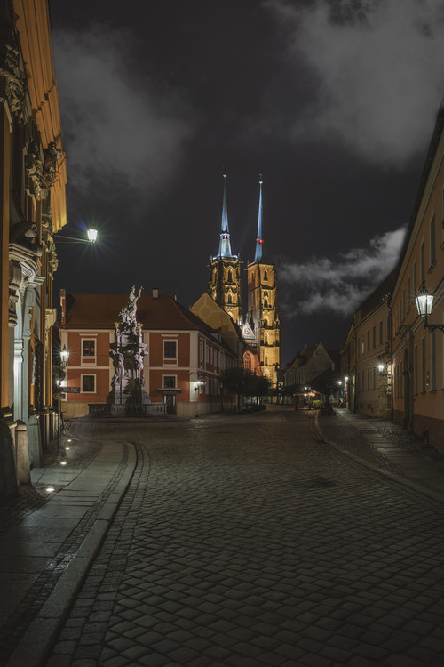 Archikatedra uważana jest za najgodniejszy kościół we Wrocławiu. Sam Ostrów Tumski to magiczna wyspa, która stanowi jedną z największych atrakcji turystycznych Wrocławia. Wśród fotografów to absolutna pozycja obowiązkowa.