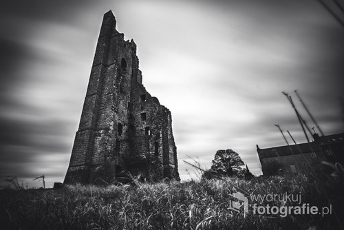 Ruiny zamku w Irlandi. To tutaj kręcono część scen do filmu braveheart