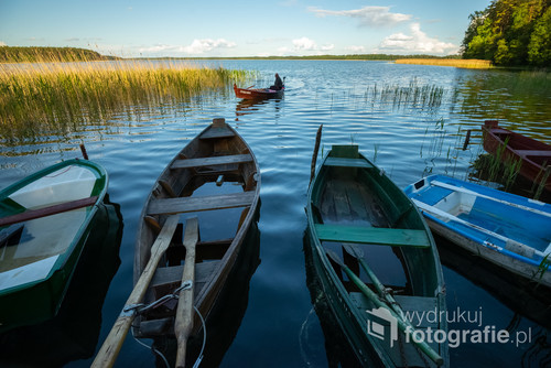 Zdjęcie przedstawia widok na jezioro Wigry od strony Zatoki Słupiańskiej.
Zdjęcie zostało wykonane w czerwcu 2020r.