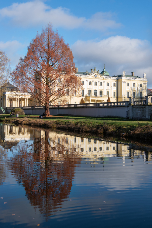 Widok na Pałac Branickich - Jesień w parku 