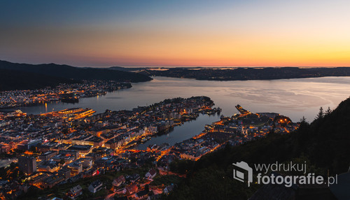 Bergen złapane o zachodzie słońca z Floyen