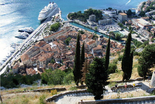 Widok na port w Kotorze, MNE.