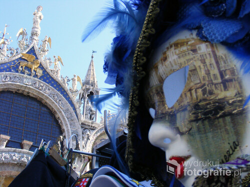 Stoisko z maskami, Wenecja, Włochy. W tle Bazylika św. Marka.