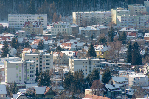 Dolny Śląsk, miasto Kamienna Góra - widok na osiedle zasypane śniegiem