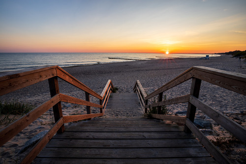 Wschód słońca na plaży w Mielnie.