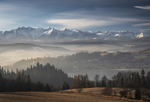 Zdjęcie wykonałem zimowego poranka w Czorsztynie. Pejzaż przedstawia zamek w Niedzicy  i jezioro Czorsztyńskie z Tatrami w tle.